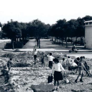 ילדים משחקים ביפו (1957)