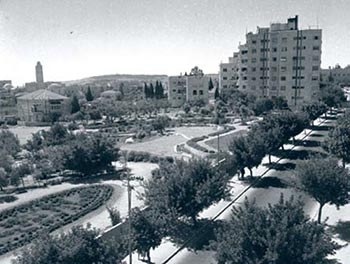 מראה רחוב קינג ג´ורג´ הבנוי בירושלים (1945)